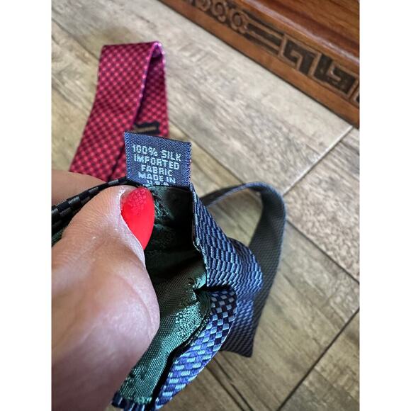Vintage Tommy Hilfiger Men's Red Black Geometric Print Silk Tie - Picture 3 of 5
